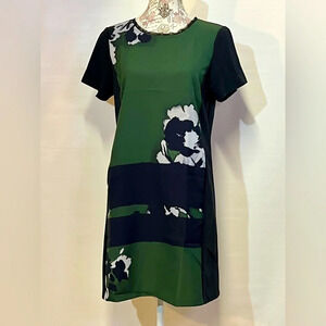 SIMPLY VERA Hunter green and‎ black floral design shift dress size M.